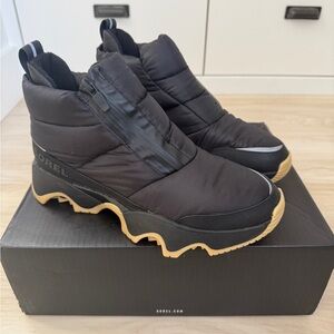 Sorel Kinetic Impact Zip Puffer Black Winter Boots Size 9